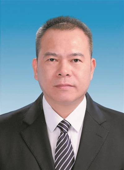 潘展东