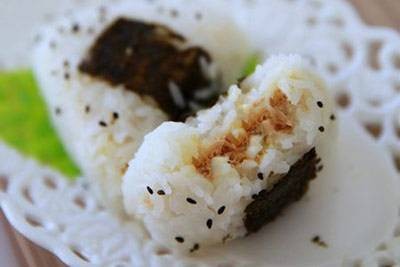 金枪鱼饭团