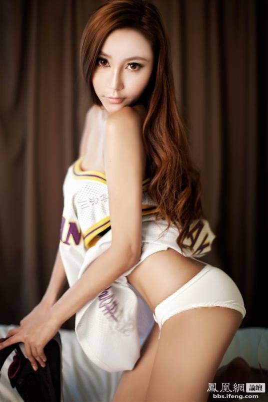 王小果（中国模特、演员，YOU物公馆Y女郎成员）