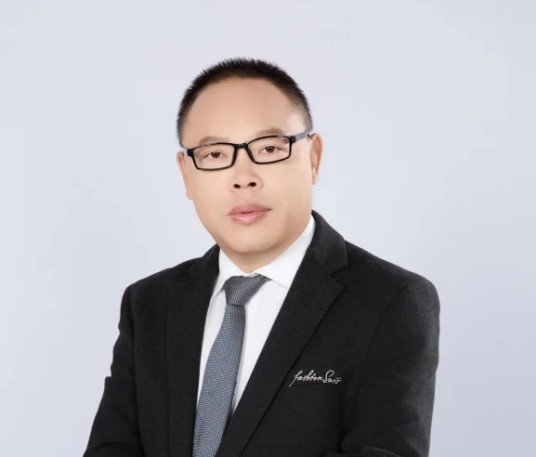 王永兵（中国科学院上海生命科学研究院湖州营养与健康产业创新中心技术总监、中国药科大学生药学博士）