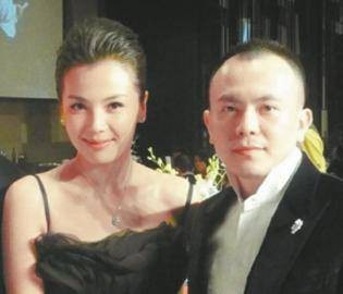 王珂（观海听涛影业（海南）有限公司监事、演员刘涛的丈夫）