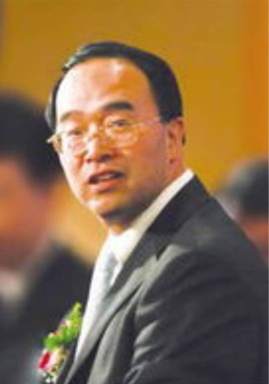 马云（首都经济贸易大学保险行业校友会会长、原泰康养老保险股份有限公司董事长）