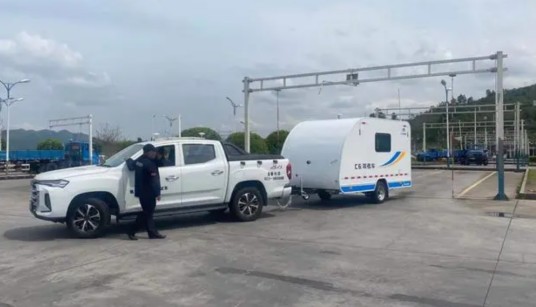 轻型牵引挂车