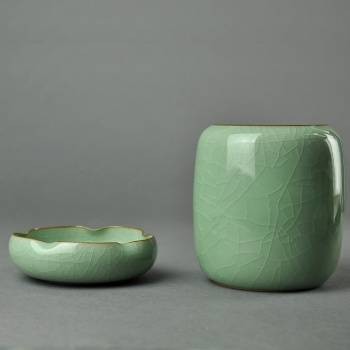 青瓷（青色釉瓷器）