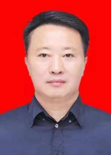 周建伟（河南省新密市人力资源和社会保障局党组书记、局长）