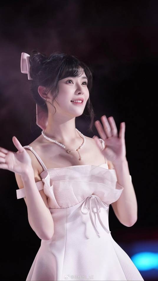 邹佳佳(中国内地女歌手、演员)