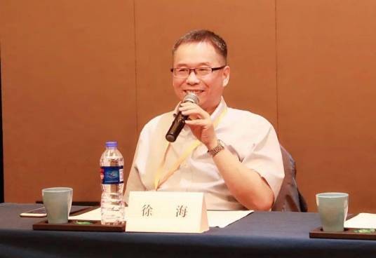 徐海（江苏凤凰出版传媒集团党委委员、总编辑、董事）