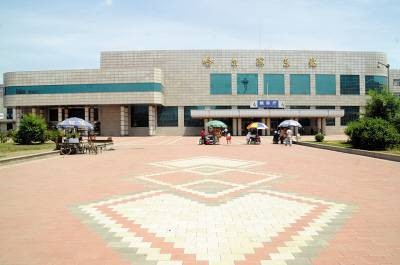 哈尔滨东站（中国黑龙江省哈尔滨市境内铁路车站）