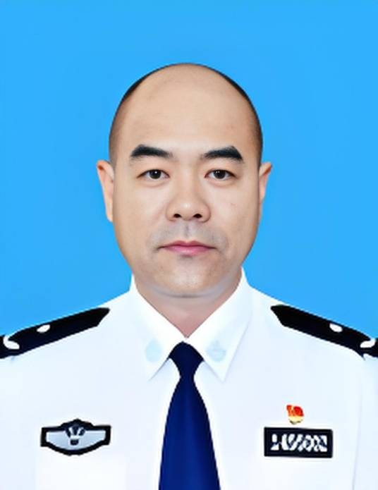 张庆军（晋城市公安局党委副书记、常务副局长）