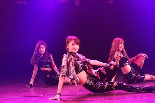 对峙（SNH48 Team HII《美丽世界》公演Unit曲目）