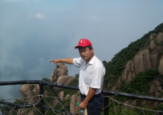 石峰(华中农业大学教授)