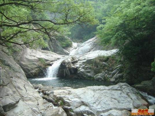 河谷（一种地形）