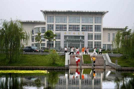 长河镇（浙江省宁波市慈溪市下辖镇）
