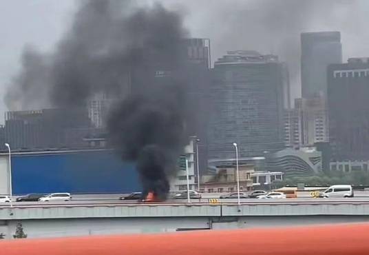 4·29上海南浦大桥车辆起火事故