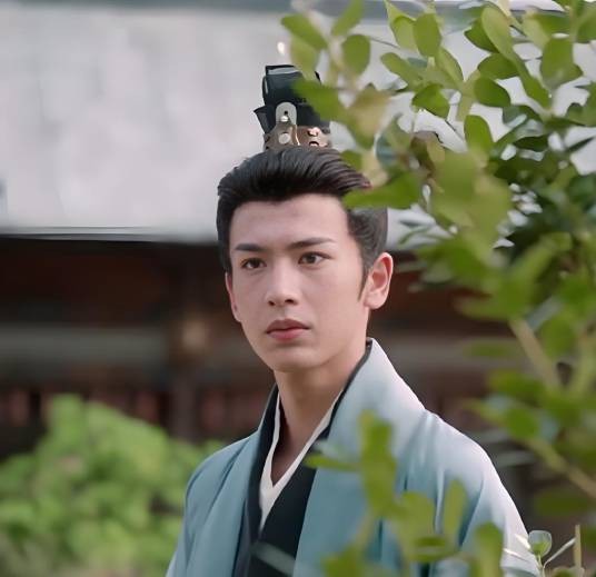 裴文宣（电视剧《度华年》中的男主角，由张凌赫饰演）