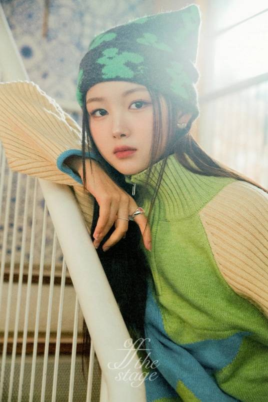 周彬（韩国女歌手、女子组合tripleS成员）