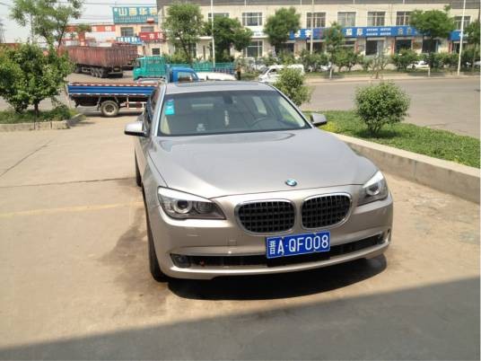 宝马750Li