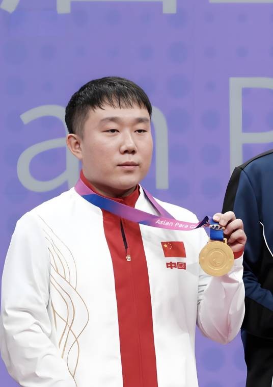 连浩（中国残疾人乒乓球运动员）