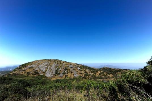 二宝鼎(城步县与资源县交界处的山峰)