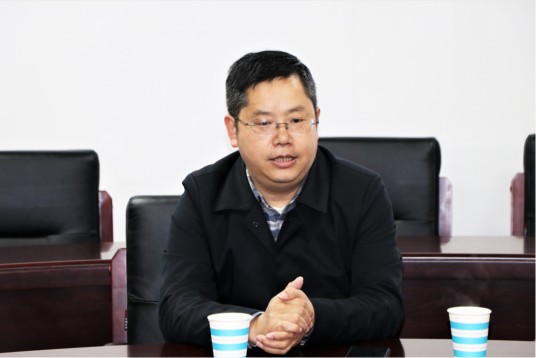 罗鸣钟（四川省巴中中学原党委委员、纪委书记）