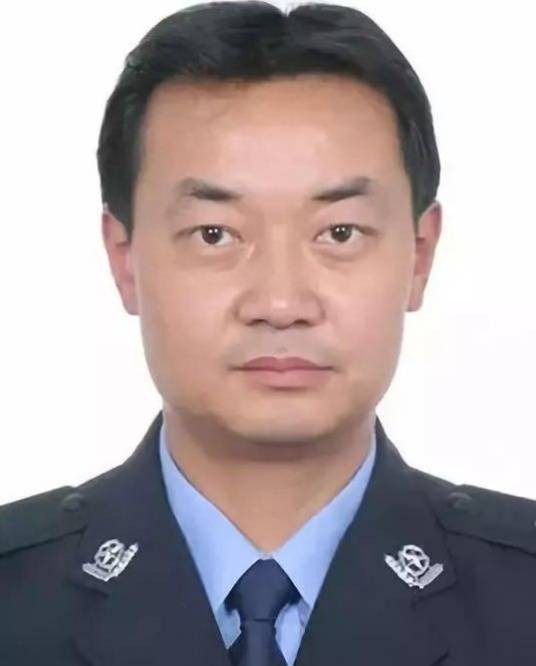梁维东（云南省丽江市法学会原二级调研员）