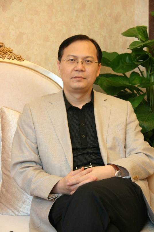 王彤（经济学家、英国皇家学会工艺院终身院士）