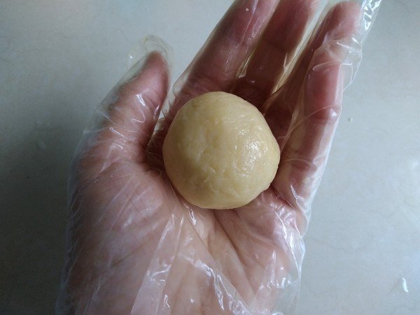 做月饼要用熟面粉吗？