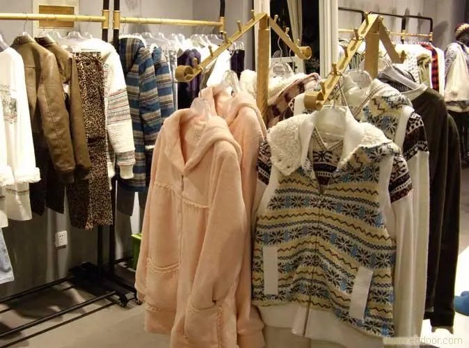 网上有很多专柜折扣的服装是正品吗?