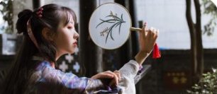 你如何理解“人生若只如初见，何事秋风悲画扇”？