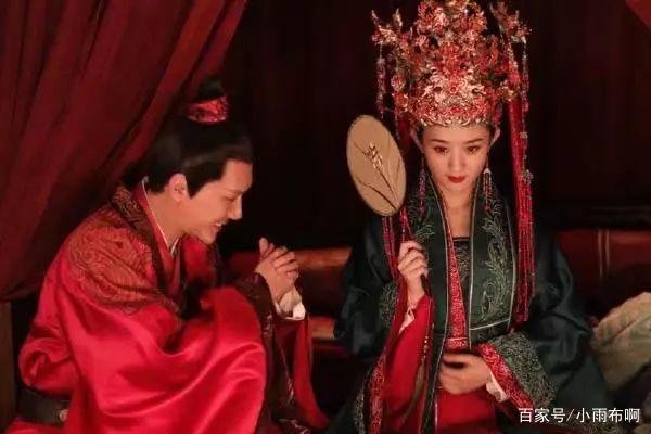 赵丽颖少女心爆棚,冯绍峰却老态十足,9岁差婚姻对比如何?