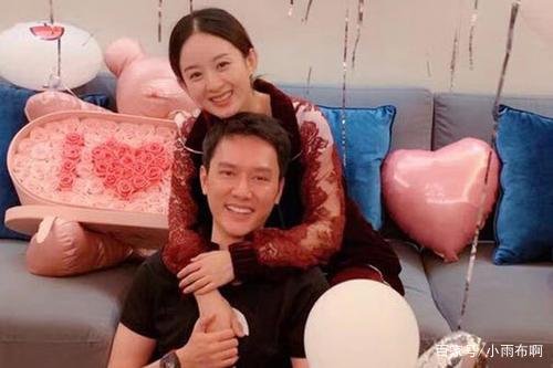 赵丽颖少女心爆棚，冯绍峰却老态十足，9岁差婚姻对比如何？