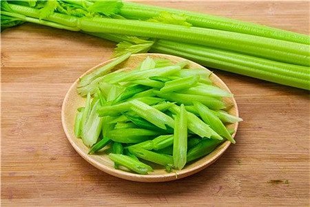 芹菜和香菜的区别是什么？