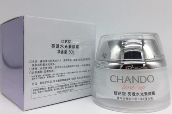 使用素颜霜前必须先使用什么？