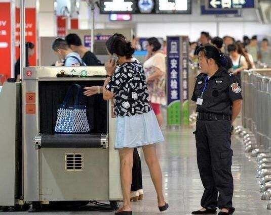 请问做地铁安检员好吗？