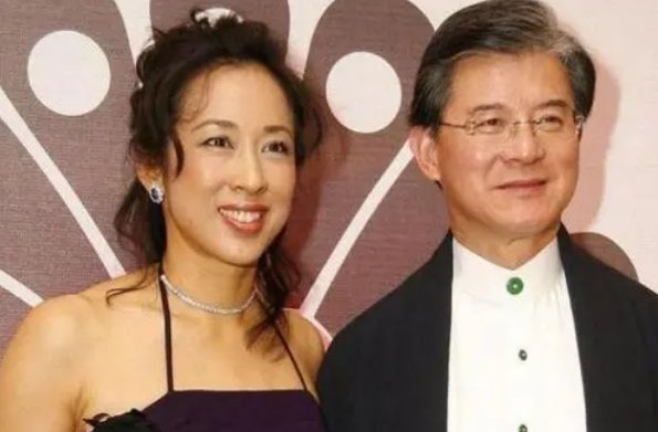 百亿家产无人继承,罗康瑞抛弃前妻,朱玲玲为什么不争不抢成了赢家?