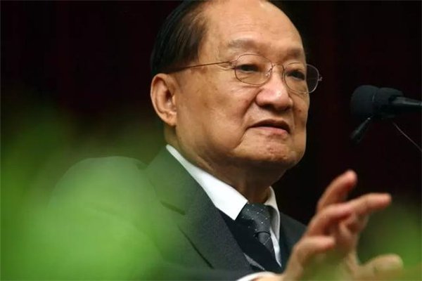作家金庸和诗人徐志摩有怎样的一层关系？