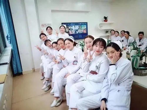 各地的护士在三甲医院的工资大概是多少钱?
