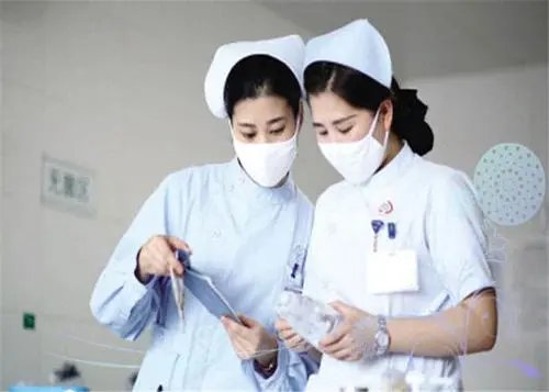 各地的护士在三甲医院的工资大概是多少钱?