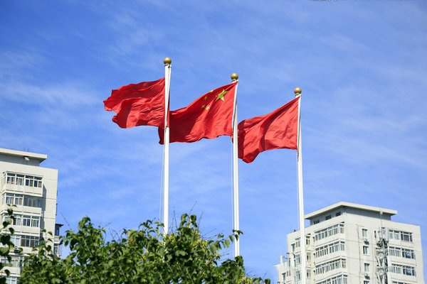 赞美“国旗”的诗句有哪些？