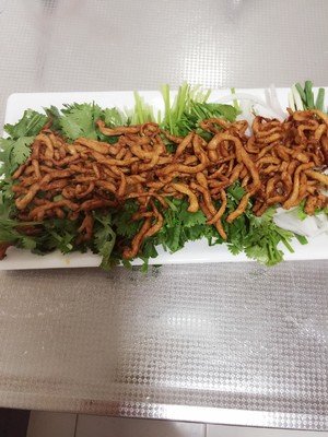 东北香辣肉丝怎么做好吃，东北香辣肉丝的家常做法