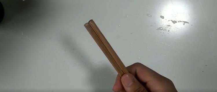 拿筷子怎么开啤酒