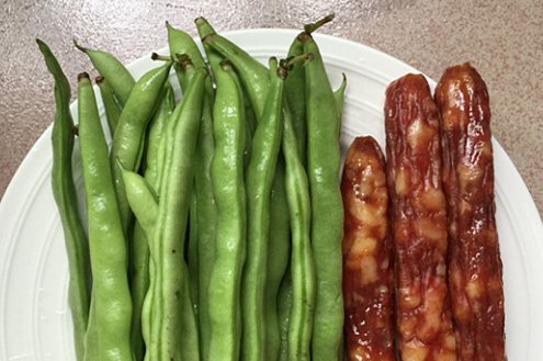从超市买来的塑封的广式腊肠未蒸煮之前是生的吗?可以直接食用吗