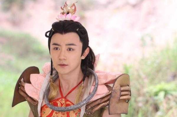 元始天尊和盘古是什么关系,哪吒是元始天尊的徒孙吗?