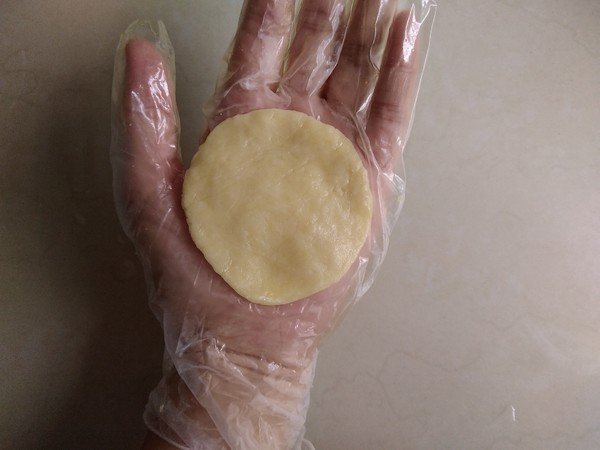 做月饼要用熟面粉吗？