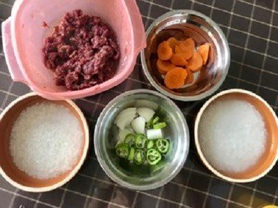 怎么用笼屉蒸米饭，不想用电饭锅，想用笼屉试试，就像蒸馒头一样，有人会吗？麻烦说具体点，蒸多长时间