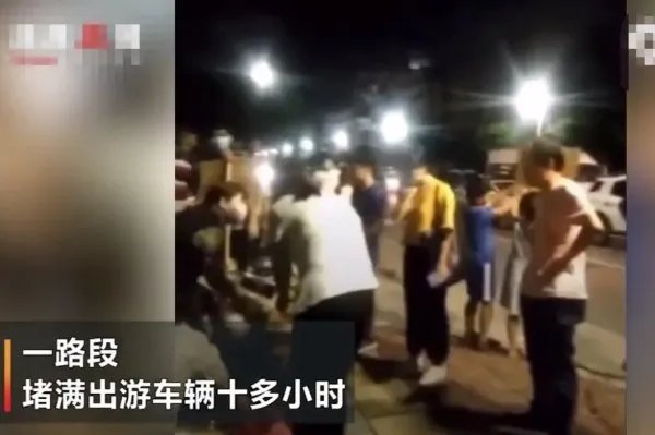 全家出动为堵车路人煮面，吃面的是不是应该给点钱？
