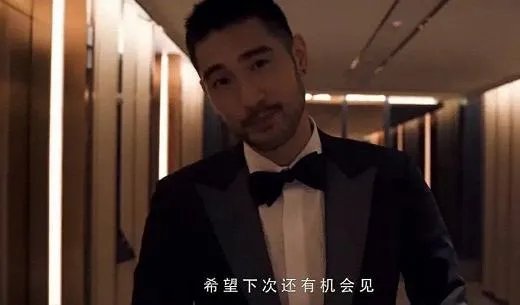 高以翔女友穿男友生前外套现身,一路陪同返乡,她会好起来吗?