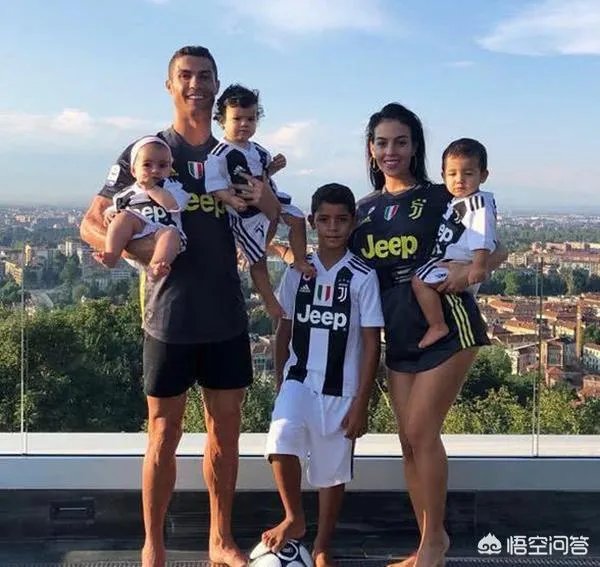 《葡萄牙晨邮报》敲定C罗与女友订婚了,球迷会哭吗?