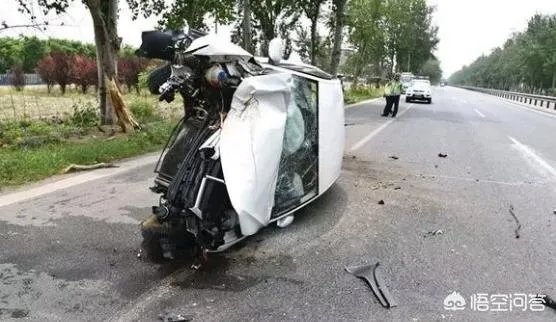 博兴县:女司机开车撞树翻车,车内有3岁女儿, 你怎么看?
