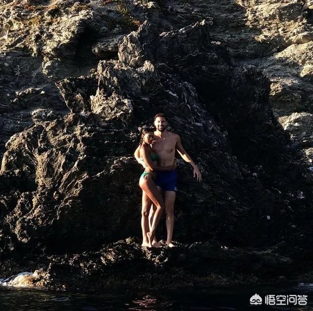 汤普森和女友法国度假秀恩爱,帕楚里亚无辜躺枪,你怎么看?